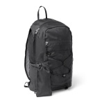 Mochila deportiva con bolsillos de rejilla y cuerdas elásticas color negro segunda vista de uso