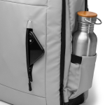 Mochila de viaje con compartimento antirrobo y rejilla 12” color gris vista detalle 4