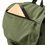 Mochila de nylon con compartimento amplio y cierre con cordón PC 15” color verde oscuro vista detalle 2