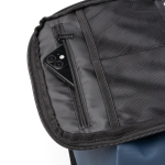 Mochila de piel sintética con bolsillo antirrobo y zapatillero 9” color azul marino vista detalle 2