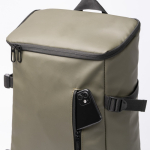 Mochila nevera de cuero sintético con interior isotérmico y apertura color verde oscuro vista detalle 1