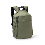 Mochila de nylon con bolsillos laterales para botellas 10” color verde oscuro primera vista de uso