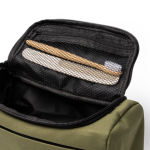 Neceser ecológico con bolsillo interior de rejilla y asa lateral color verde oscuro vista detalle 2