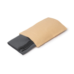 Toalla ligera de microfibra de RPET con borde remallado 200 g/m2 color gris topo primera vista de uso