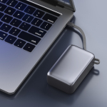 Power bank compacto con carga rápida y pantalla LED 30.000mAh color gris oscuro sexta vista