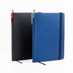 Libreta de piel sintética reciclada con tapa flexible A5 hojas lisas vista de ambiente