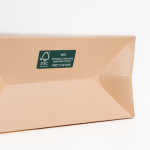 Bolsa de papel premium en acabado mate con asas de tela resistente 4kg vista 2