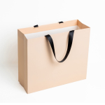 Bolsa de papel premium mate con fuelle y asas de tela resistente 9kg color beige vista 3