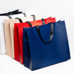 Bolsa de papel premium mate con fuelle y asas de tela resistente 9kg vista 1