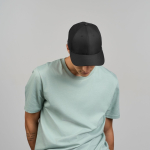 Gorra trucker ecológica de 6 paneles con protección solar UPF50 vista 2