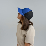 Gorra trucker ecológica de 5 paneles con protección solar UPF50 vista 1