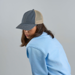 Gorra trucker de 6 paneles con malla transpirable y cierre de velcro vista 3