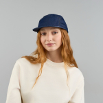 Gorra estilo camper de 5 paneles no estructurada con visera plana vista 4