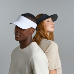 Visera ligera con banda elástica ajustable y tejido DryTech vista de ambiente