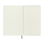 Libreta XL con tapa blanda vegana Moleskine Vegea Capri hojas a rayas color azul grisáceo cuarta vista