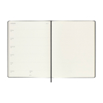 Agenda semanal grande con cierre elástico y tapa dura Moleskine color negro cuarta vista