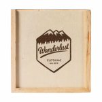 Set de barajas y dados en caja deslizante de madera personalizable color madera clara vista detalle 2