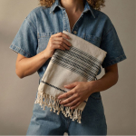 Pareo de algodón reciclado con flecos para playa 380g/m² color natural cuarta vista