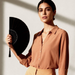 Abanico de bambú y poliéster para personalizar con varillas de 21cm color negro cuarta vista