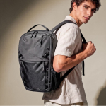 Mochila de poliéster con varios compartimentos y espalda acolchada color negro quinta vista