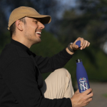 Botella térmica de acero inoxidable reciclado con tacto suave 500ml color azul oscuro tercera vista