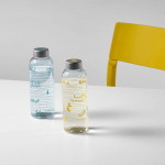 Botella de vidrio fabricada en Europa con tapa antifugas 500ml color transparente vista de ambiente