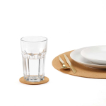Posavasos de corcho natural redondo hecho en UE para tazas y vasos color natural vista de ambiente