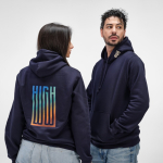 Sudadera de algodón orgánico unisex con capucha 300g/m² color azul marino vista de ambiente