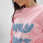 Sudadera de algodón orgánico de mujer cuello redondo 300g/m² Waikiki color rosa vista de ambiente