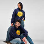 Sudadera algodón y poliéster reciclado unisex oversize 340g/m²Ericeira color azul marino vista de ambiente