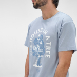Camiseta de algodón orgánico unisex corte regular 165g/m² Copacabana color azul pastel vista de ambiente