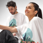 Camiseta de algodón orgánico unisex con corte oversize 240g/m² Paloma color blanco cuarta vista de ambiente