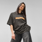 Camiseta de algodón orgánico unisex con corte oversize 240g/m² Paloma color lila tercera vista de ambiente