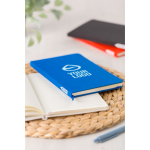 Libreta de RPET y piel sintética con cierre elástico A5 hojas a rayas octava vista