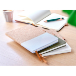 Libreta de corcho y algodón con porta bolígrafo A5 y hojas a rayas tercera vista