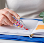 Cinta correctora de plástico compacta con aplicación precisa de 6M BIC®