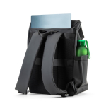 Mochila de cuero sintético con solapa ideal para portátiles de 16” color negro octava vista