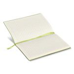 Libreta con tapa blanda de PU y cinta marcapáginas A5 hojas a rayas color verde cuarta vista