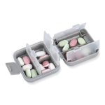 Pastillero de plástico compacto con múltiples compartimentos color gris cuarta vista