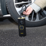Compresor portátil de inflado rápido con linterna y powerbank de 4000mAh color negro novena vista