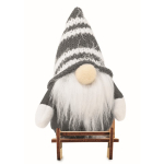 Adorno navideño de madera de gnomo en trineo relleno de algodón color gris tercera vista
