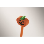 Lápiz de madera de álamo con goma de borrar en forma de calabaza color naranja vista fotografía quinta vista