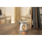 Set quemador de aromas de cerámica con vela de té y aceite de vainilla color blanco segunda vista bodegón