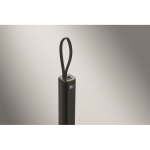 Powerbank de aluminio reciclado con indicador de batería y cable 5.000mAh color negro vista fotografía tercera vista