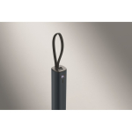 Powerbank de aluminio reciclado con indicador de batería y cable 5.000mAh color azul marino vista fotografía tercera vista