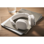 Auriculares inalámbricos de diadema con manos libres y recargable color blanco vista bodegón
