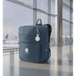 Mochila de viaje de nylon repelente al agua con múltiples bolsillos 20L color azul segunda vista bodegón 2