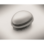 Cepillo de plástico y aluminio para cabello con función desenredante color plateado brillante vista fotografía tercera vista
