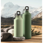 Botella de acero inox. reciclado antifugas con acabado engomado 500ml color verde menta vista bodegón