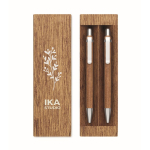 Set de escritura de madera con bolígrafo de tinta azul y portaminas color madera vista principal segunda vista